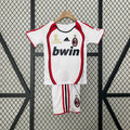 ACM 06/07 UCL – Kids Away Kit